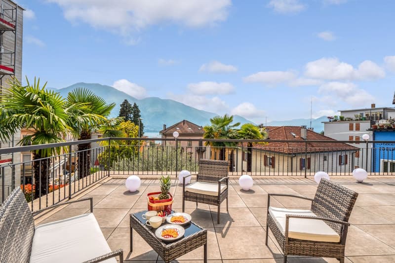 Grosszügige Wohnung in historischer Villa mit Terrasse und Balkon (1)