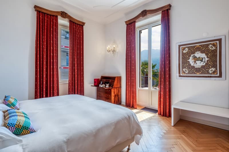 Grosszügige Wohnung in historischer Villa mit Terrasse und Balkon (2)
