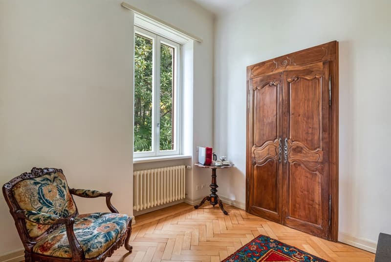 Grosszügige Wohnung in historischer Villa mit Terrasse und Balkon (6)