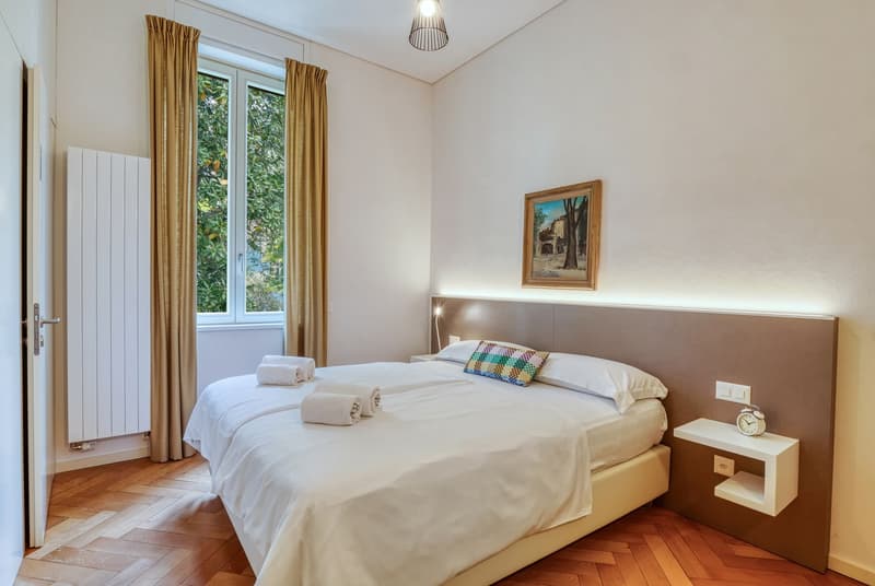 Grosszügige Wohnung in historischer Villa mit Terrasse und Balkon (4)