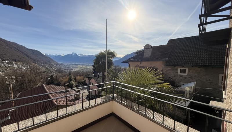 Renoviertes Reihenhaus mit 3,5 Zimmern, Kamin, Balkon und privater Terrasse (1)