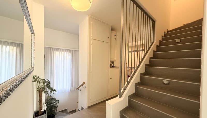 Renoviertes Reihenhaus mit 3,5 Zimmern, Kamin, Balkon und privater Terrasse (5)