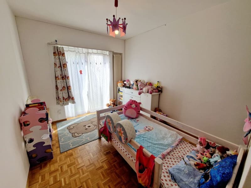 5,5-Zimmer-Wohnung 1. Stock, mit überdachtem Parkplatz und Terrasse In einer Zweifamilienhaus (6)