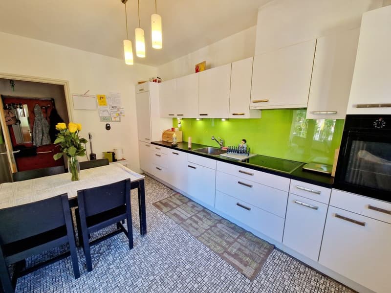 5,5-Zimmer-Wohnung 1. Stock, mit überdachtem Parkplatz und Terrasse In einer Zweifamilienhaus (1)