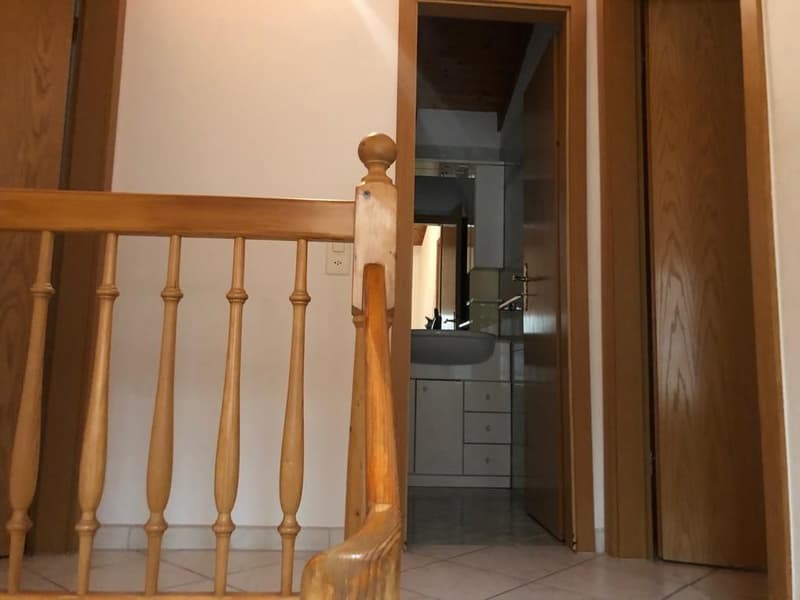Charmantes 5,5-Zimmer-Duplex im historischen Dorfkern von Losone – mit privatem Parkplatz (8)