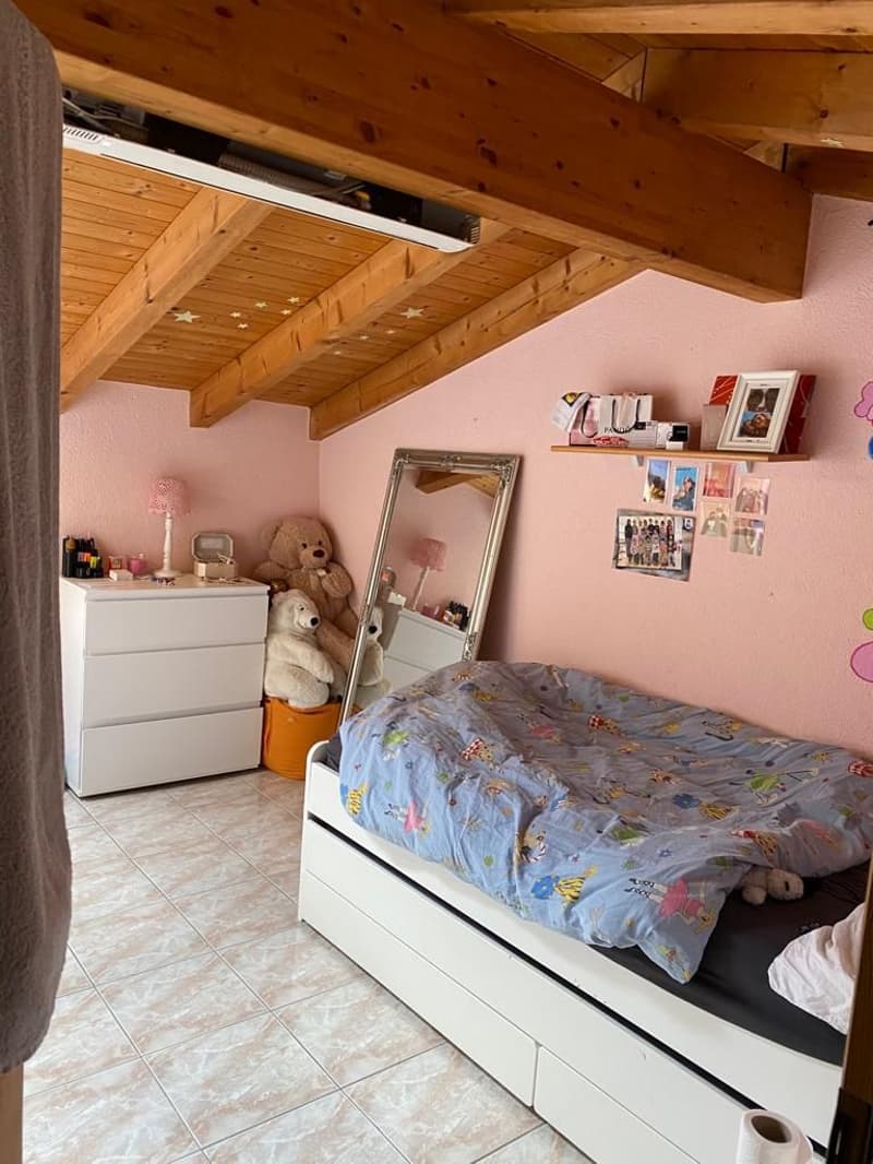 Charmantes 5,5-Zimmer-Duplex im historischen Dorfkern von Losone – mit privatem Parkplatz (3)