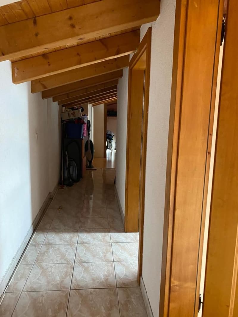 Charmantes 5,5-Zimmer-Duplex im historischen Dorfkern von Losone – mit privatem Parkplatz (4)