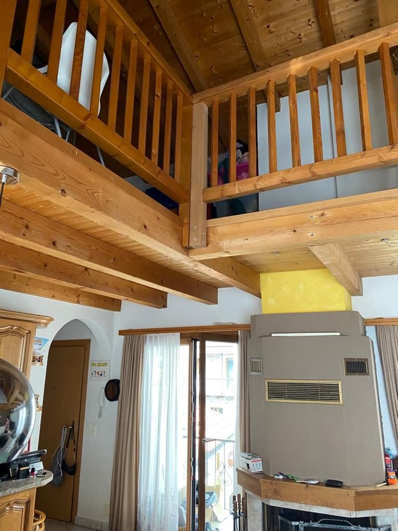 Charmantes 5,5-Zimmer-Duplex im historischen Dorfkern von Losone – mit privatem Parkplatz (2)