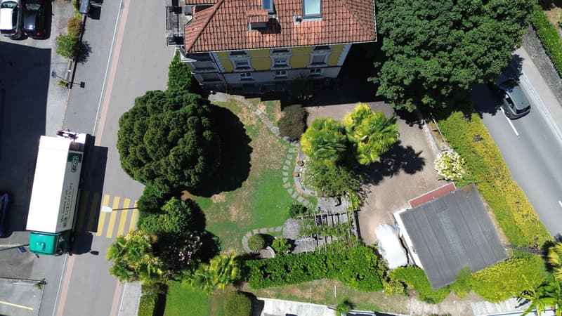 Elegante spazio commerciale in villa storica in posizione strategica (9)