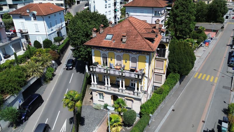 Elegante spazio commerciale in villa storica in posizione strategica (8)
