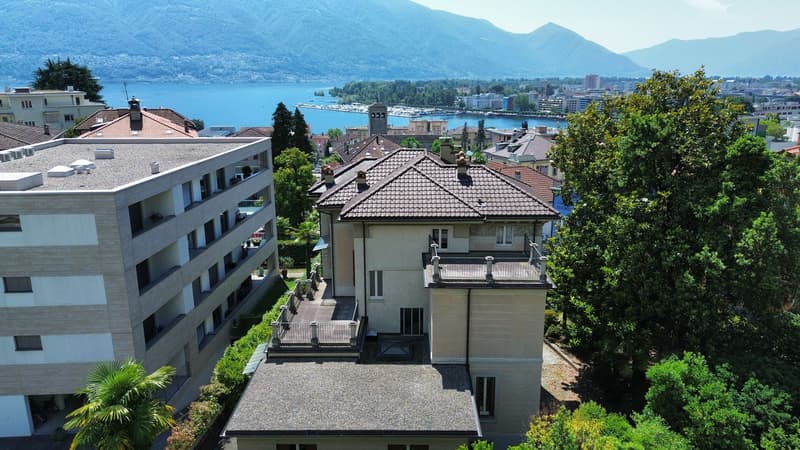 Charmante Dachwohnung mit Terrasse in einer historischen Villa (8)