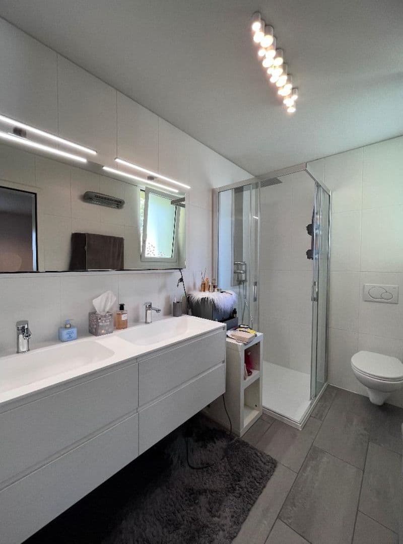 Attika-Duplex in Solduno – grosszügige Räume, Galerie und zwei Balkone (4)