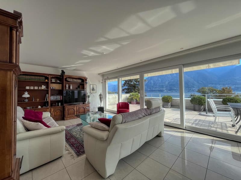 Appartamento attico di 4 ½ locali con posteggi, vista sul lago Maggiore (2)
