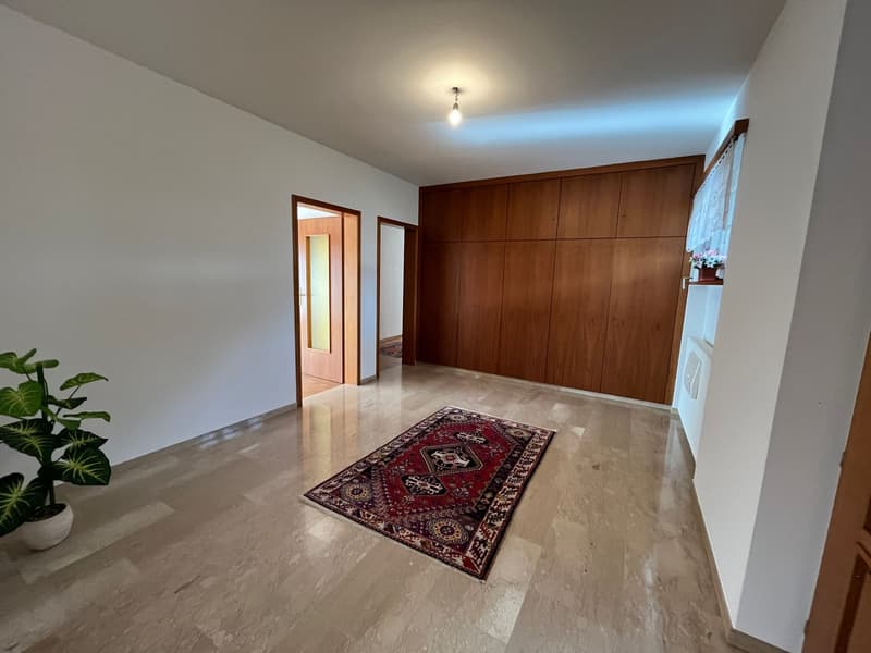 Zweifamilienhaus mit Garten und Aussicht in Gnosca (17)