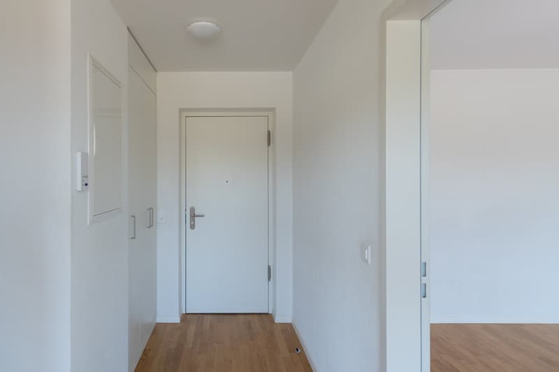 Mitten im Leben: 2.5 Zimmerwohnung mit Loggia, urban & grosszügig (5)