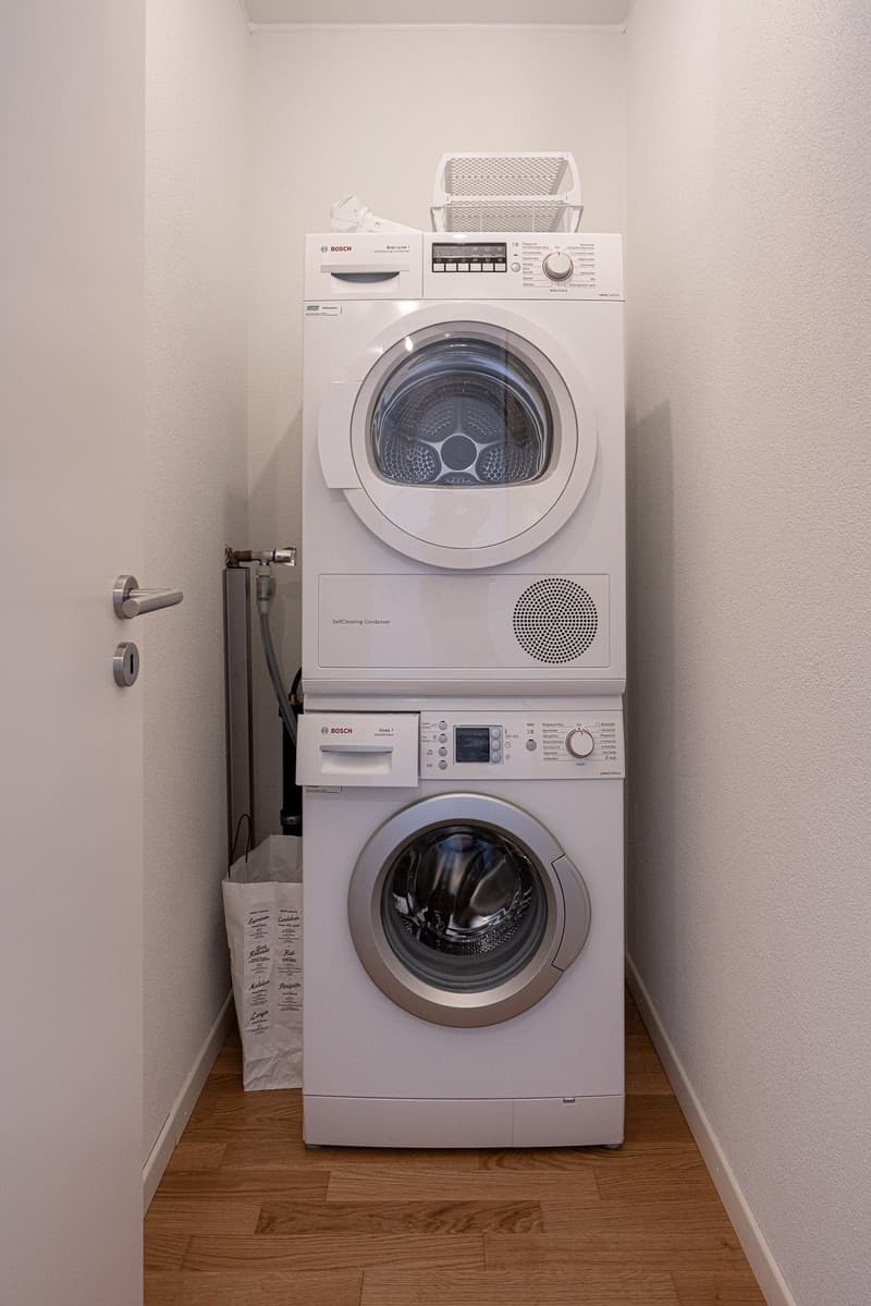 Stadtleben inklusive – 2.5 Zimmer mit Loggia (9)