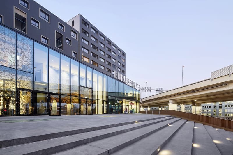Stadtleben inklusive – 2.5 Zimmer mit Loggia (1)