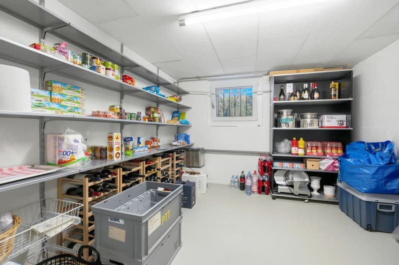 *RESERVIERT* Exklusives Wohnerlebnis mit Weitblick: Modernisiertes Raumwunder in Belp (11)