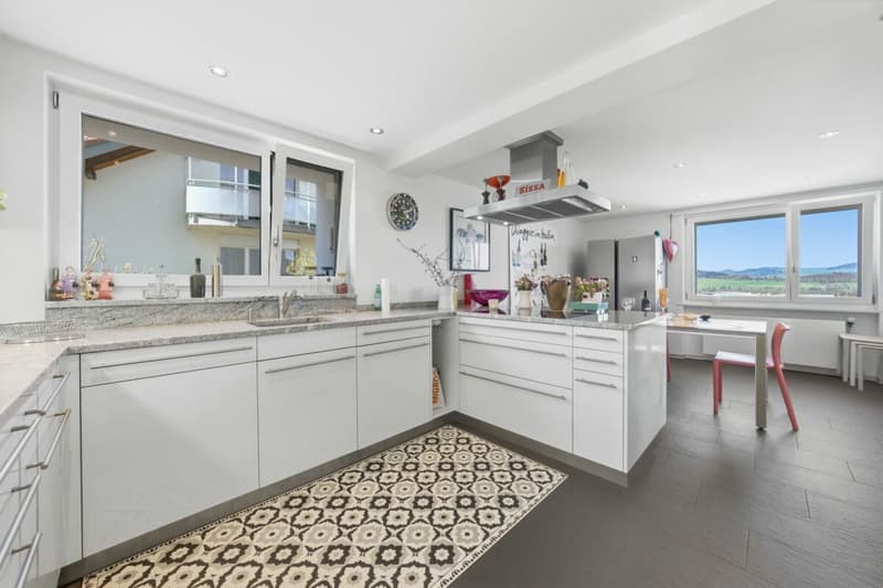 *RESERVIERT* Exklusives Wohnerlebnis mit Weitblick: Modernisiertes Raumwunder in Belp (6)