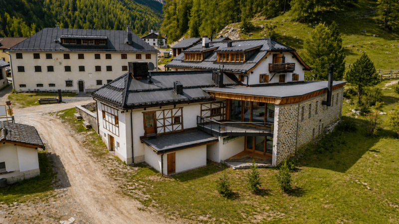EINMALIGE CHANCE: Crusch Alba - betriebsbereites Hotelensemble in S-Charl (1)