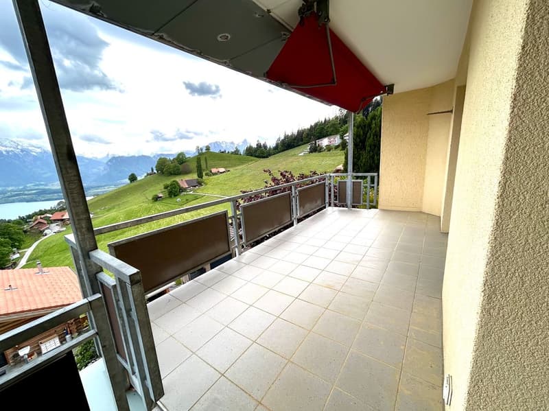 Charmante 4.5-Zimmer-Wohnung mit See und Bergblick in Heiligenschwendi (8)