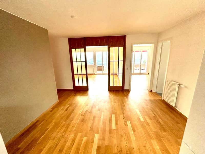 Charmante 4.5-Zimmer-Wohnung mit See und Bergblick in Heiligenschwendi (5)