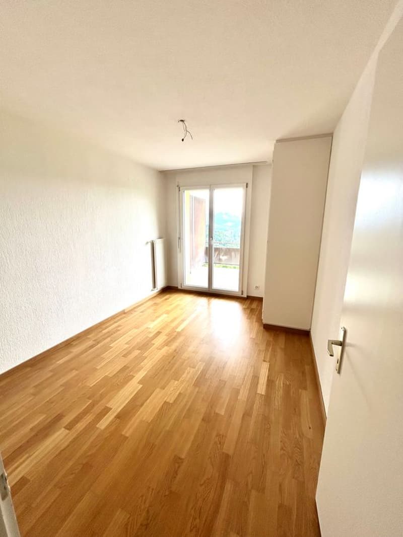 Charmante 4.5-Zimmer-Wohnung mit See und Bergblick in Heiligenschwendi (4)