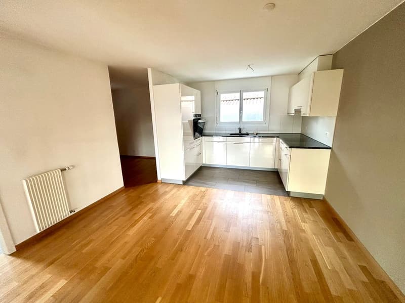 Charmante 4.5-Zimmer-Wohnung mit See und Bergblick in Heiligenschwendi (1)