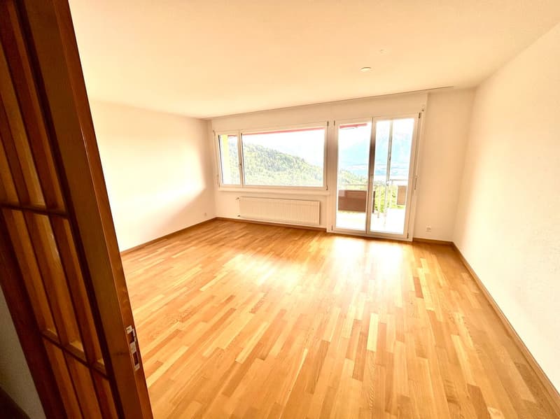 Charmante 4.5-Zimmer-Wohnung mit See und Bergblick in Heiligenschwendi (3)