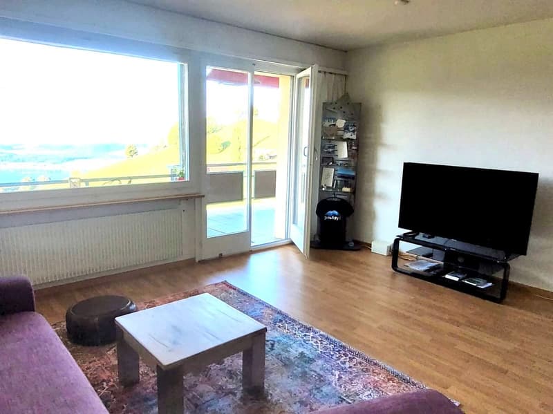 Charmante 4.5-Zimmer-Wohnung mit See und Bergblick in Heiligenschwendi (2)
