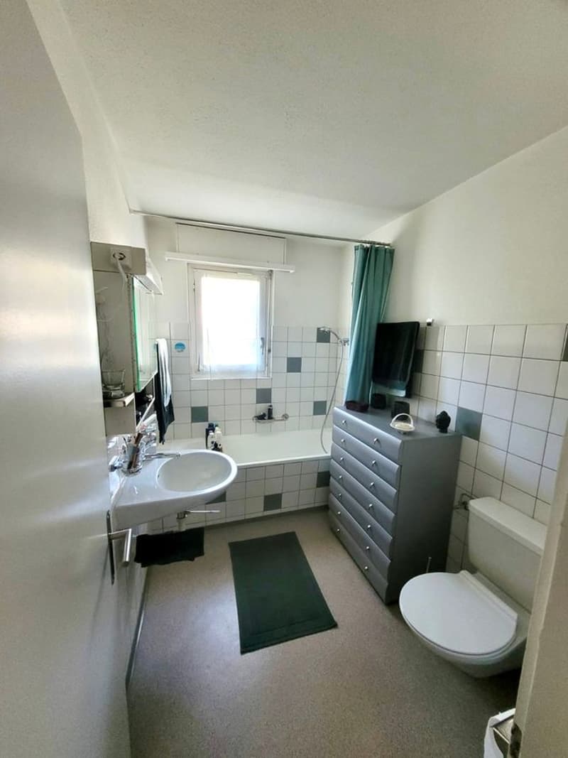 Charmante 4.5-Zimmer-Wohnung mit See und Bergblick in Heiligenschwendi (5)