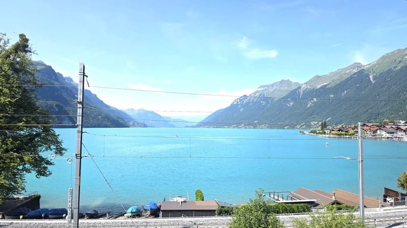 Charmante 3.5-Zimmer-Dachwohnung mit traumhaftem See- und Bergblick in Brienz (1)