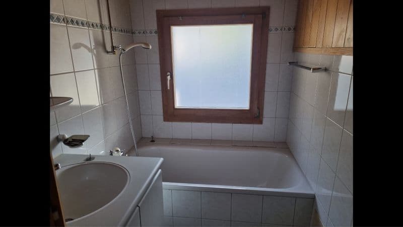 Charmante 3.5-Zimmer-Dachwohnung mit traumhaftem See- und Bergblick in Brienz (7)