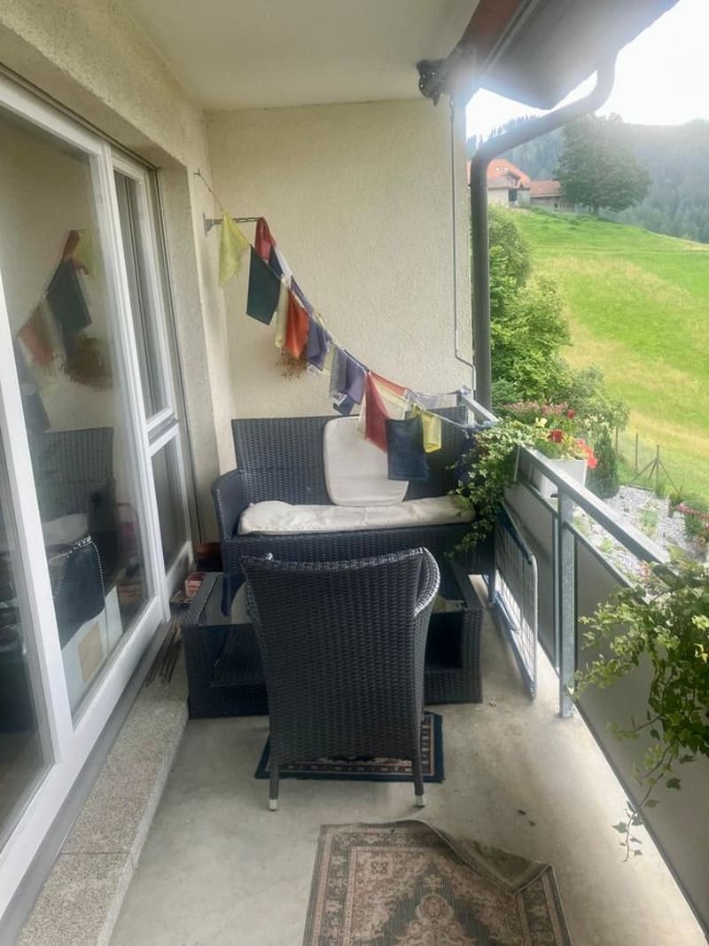 Grosse 2.5-Zimmer-Wohnung mit See und Bergblick in Heiligenschwendi (7)