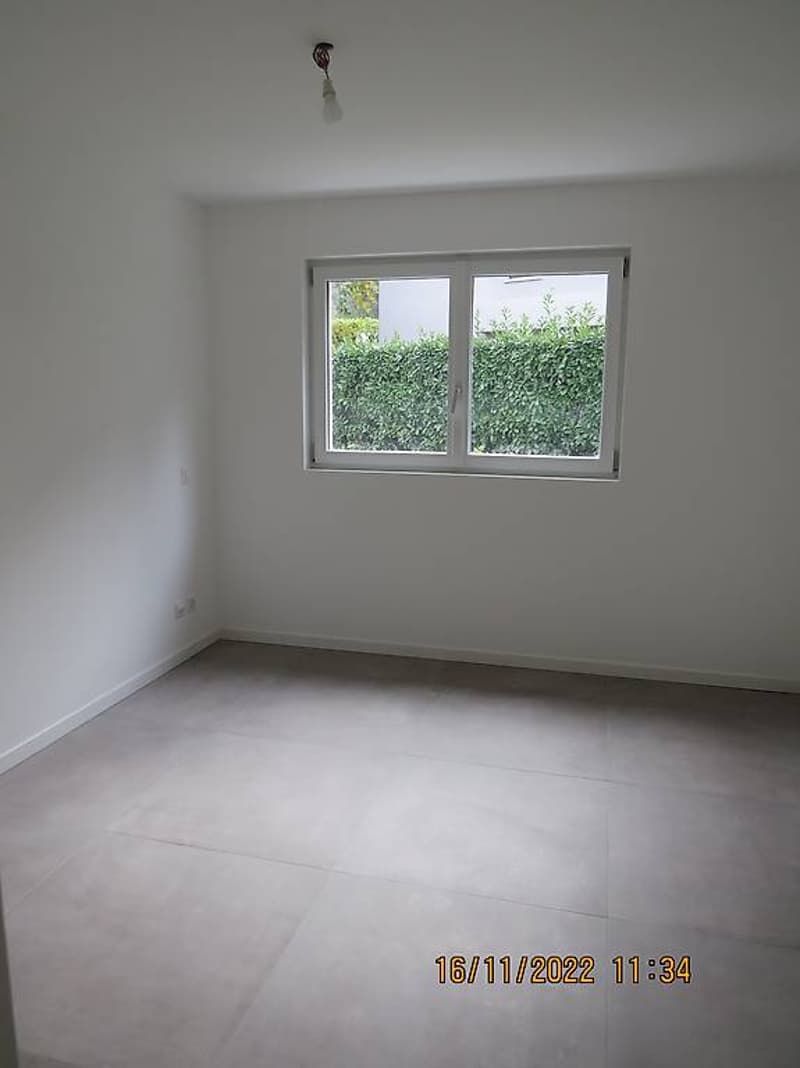 empty room, white walls, tiled floor, small window