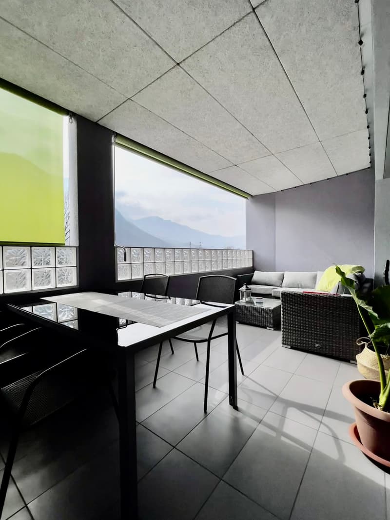 Moderno appartamento 2.5 locali con balcone ad Arbedo-Castione (2)