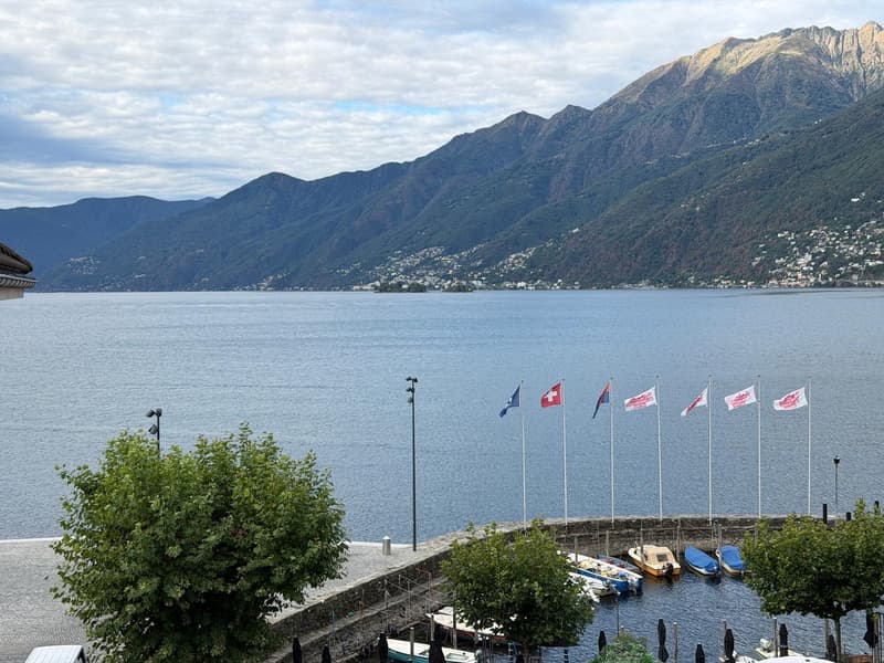 Elegante appartamento di 4 locali con vista lago nel cuore di Ascona (6)