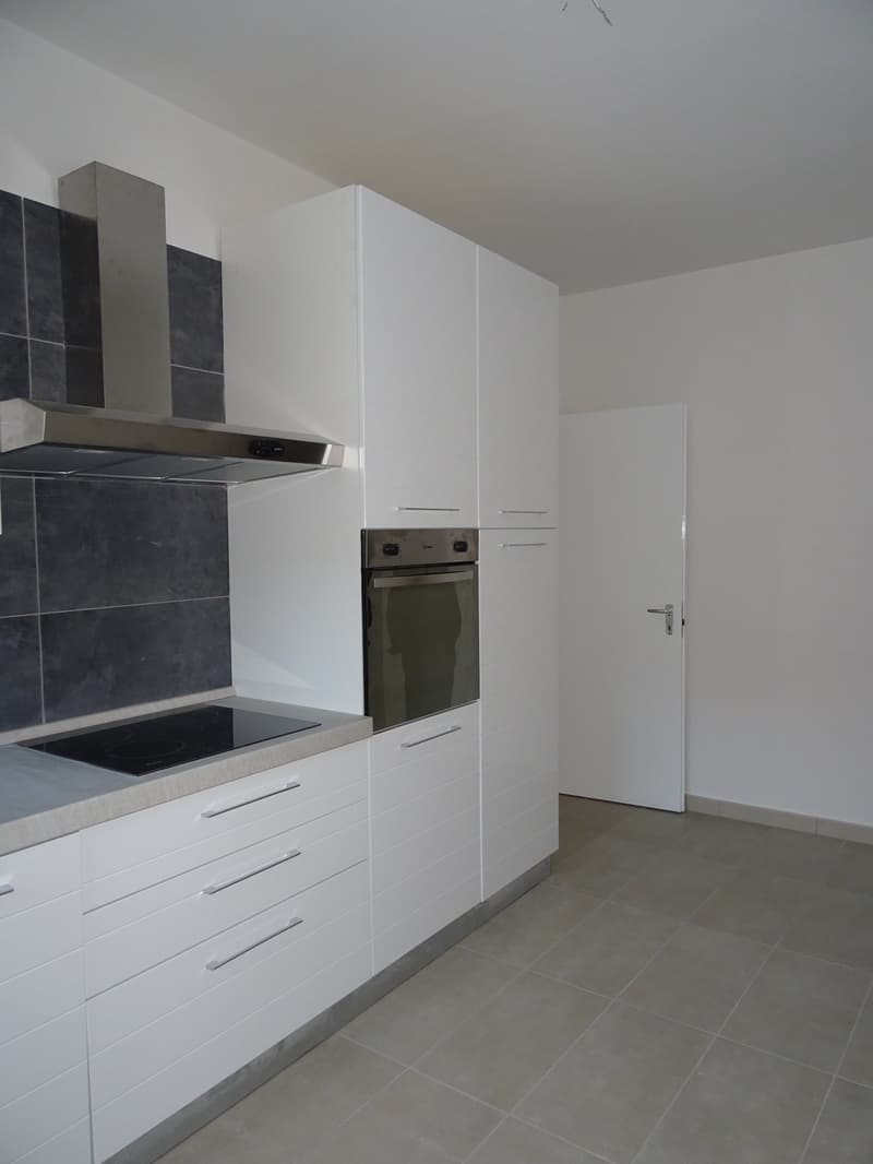 modern kitchen, white cabinetry, stainless steel appliances, tiled backsplash, tiled floor, open layout