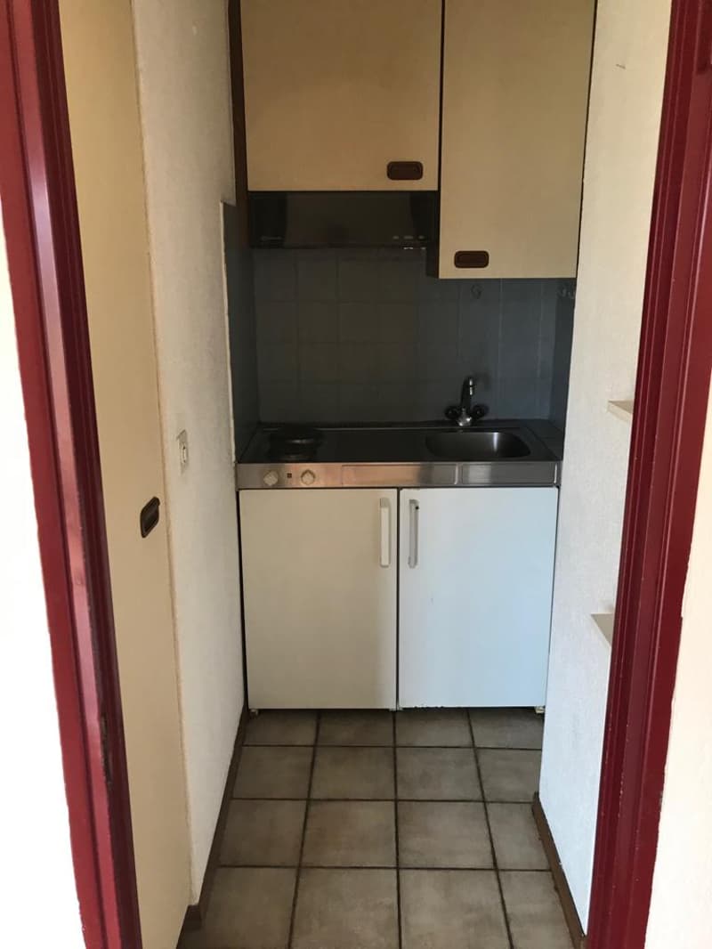 Appartamento 2 locali con balcone e vista panoramica a Vezia (2)