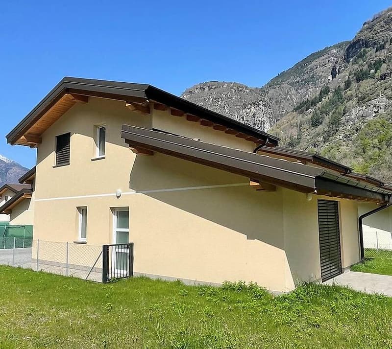 Affittasi moderna villetta con giardino (9)