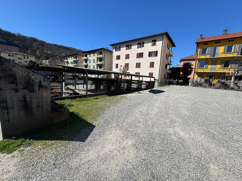 Affittasi posteggio esterno (1)