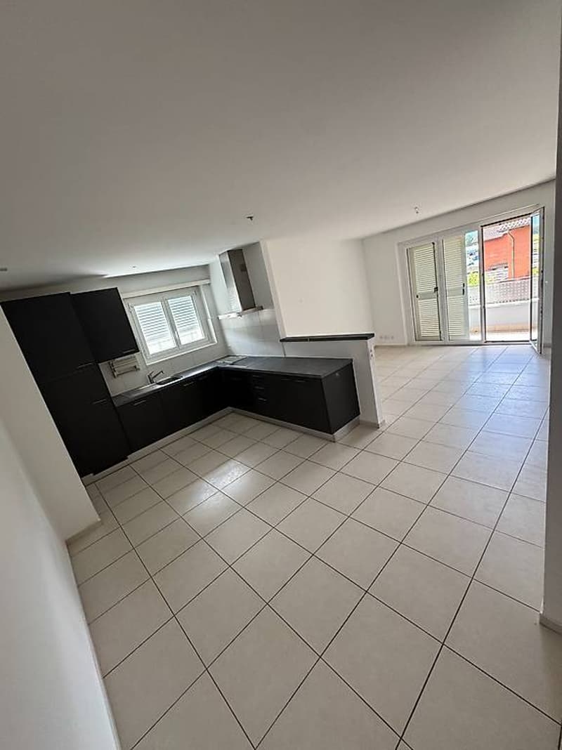Ampio appartamento di 4 1/2 locali a Riazzino (1)