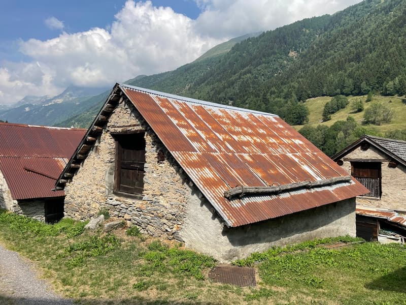 FONTANA-AIROLO - Piccola stalla da riattare (2)