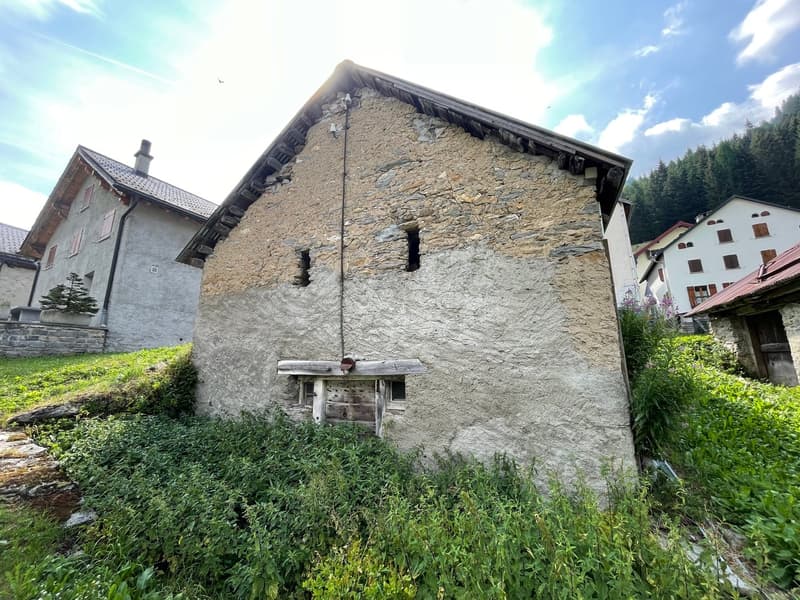 FONTANA-AIROLO - Piccola stalla da riattare (4)