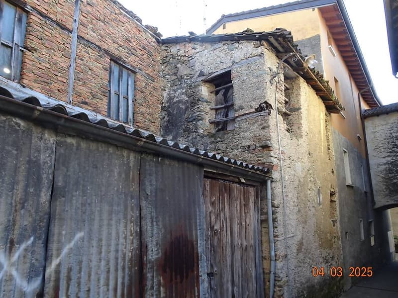 Rustico nel nucleo su 2 Piani con annesso corte (3)
