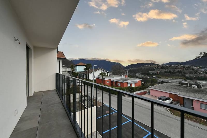 Terrace with steel railings, paved flooring, view of street and mountains