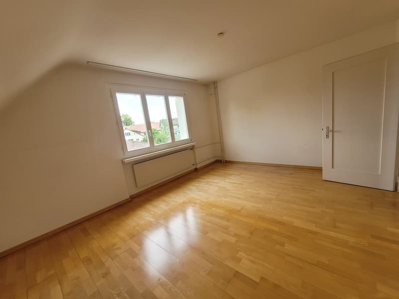 Grosszügige 5.5-Zimmer-Maisonette-Dachwohnung mit Terrasse, Balkon und viel Charme (15)