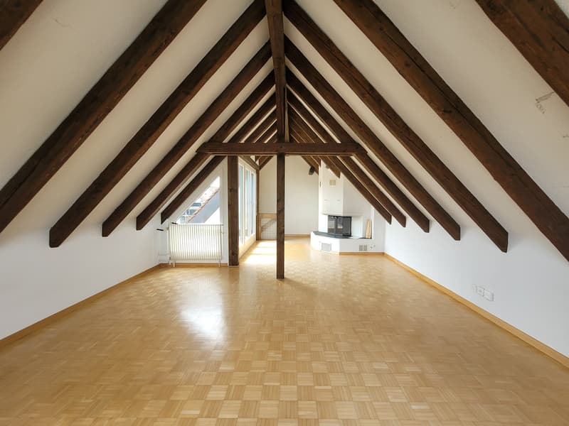 Grosszügige 5.5-Zimmer-Maisonette-Dachwohnung mit Terrasse, Balkon und viel Charme (9)