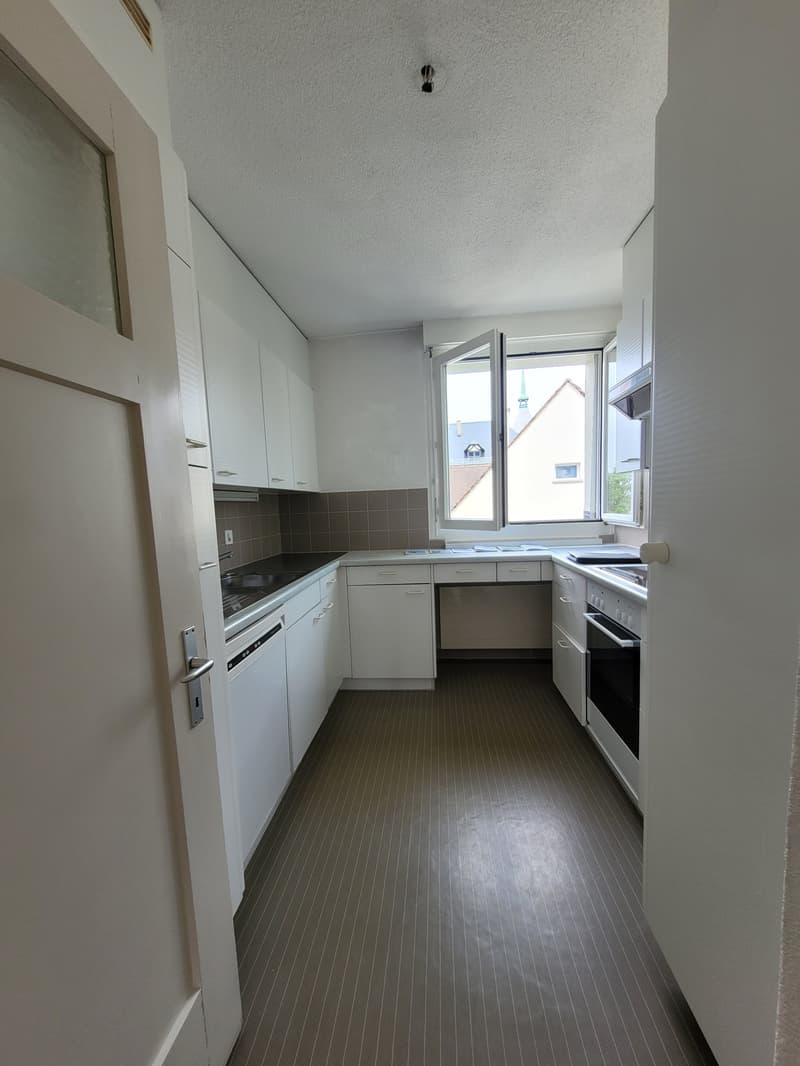 Grosszügige 5.5-Zimmer-Maisonette-Dachwohnung mit Terrasse, Balkon und viel Charme (4)