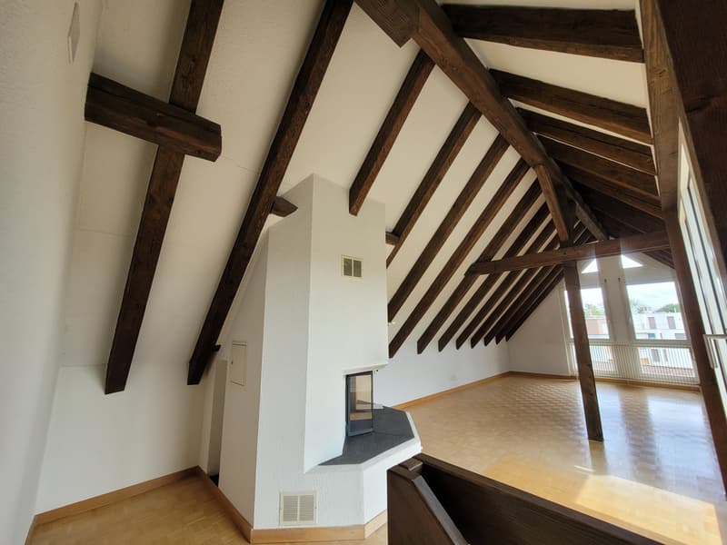 Grosszügige 5.5-Zimmer-Maisonette-Dachwohnung mit Terrasse, Balkon und viel Charme (8)